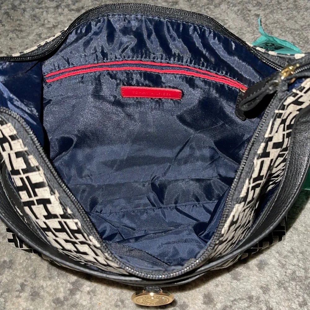 Tommy Hilfiger Logo Black Leather Bag w/deep front outer pocket